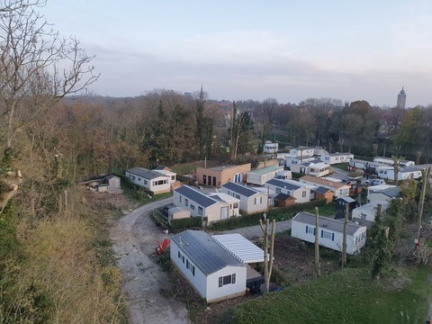 Partie du camping côté sanitaire